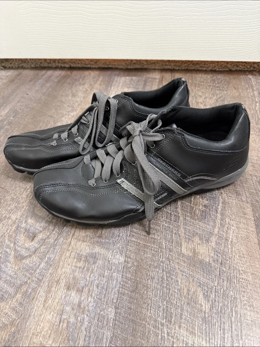 Skechers Men's Black Urban Thread Refresh with Gray Accents